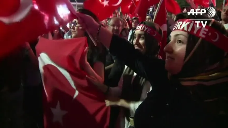 Turcos salen a las calles a protestar