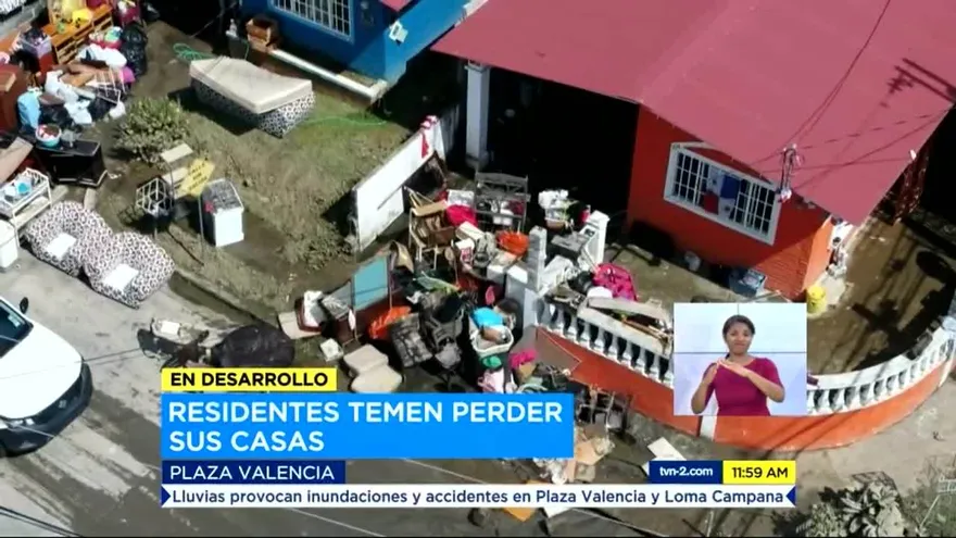 Familias en Plaza Valencia, preocupados por el futuro de sus residencias