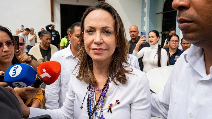 María Corina Machado a su salida de la Catedral Basícila Santa María La Antigua en Casco Antiguo