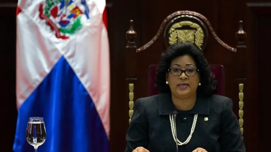 La expresidenta del Senado dominicano Cristina Lizardo y su compañero de hemiciclo Tommy Galán no ofrecieron mayores detalles hoy tras abandonar la sede del Ministerio Público donde fueron interrogados con relación al pago de sobornos en el país de la constructora brasileña Odebrecht.