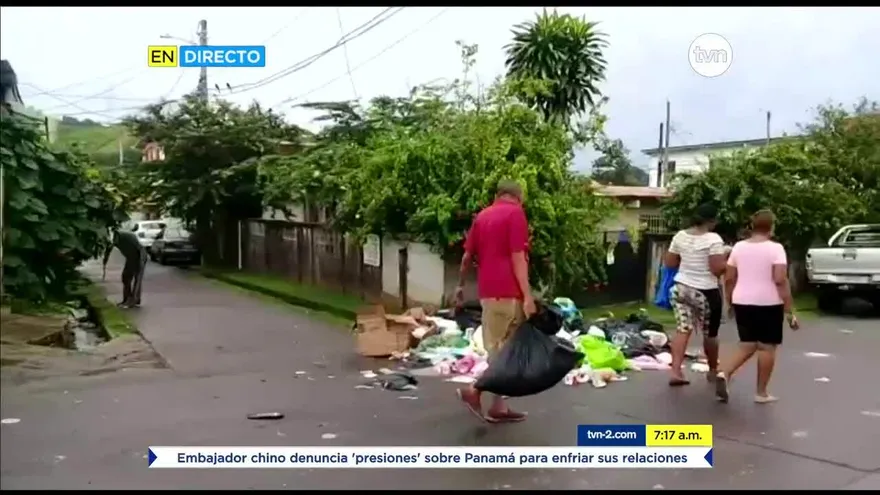 Familia en Los Andes se queja porque arrojan basura frente a su vivienda