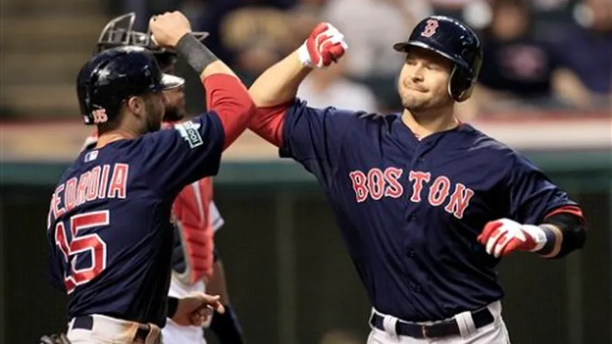 Jonrón de dos carreras de Ross en triunfo de Boston