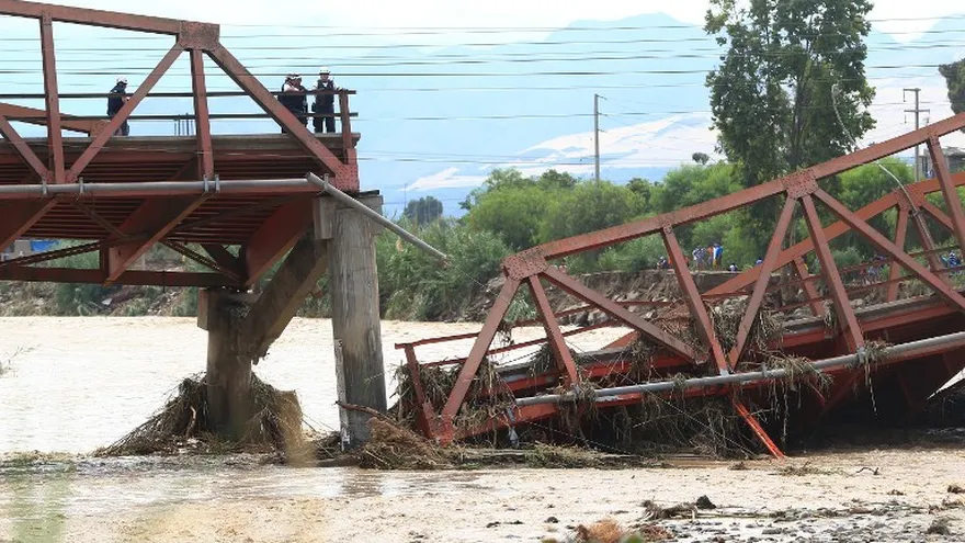 Fuertes inundaciones han dejado en Perú más de 100 mil personas afectadas.