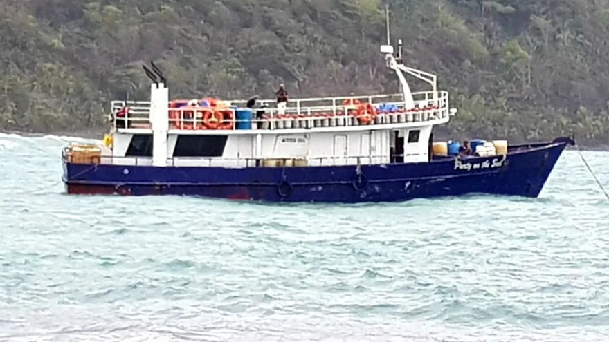 Autoridades encontraron más de 20 cajas de cigarrillos, presuntamente alterados, en una embarcación en las costas de la Comarca Guna Yala.