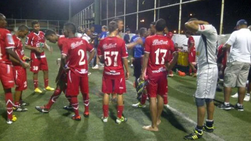 San Francisco da de baja a tres jugadores