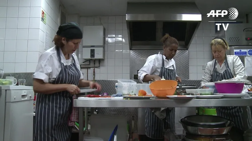 La cocina que convierte a las migrantes en empresarias