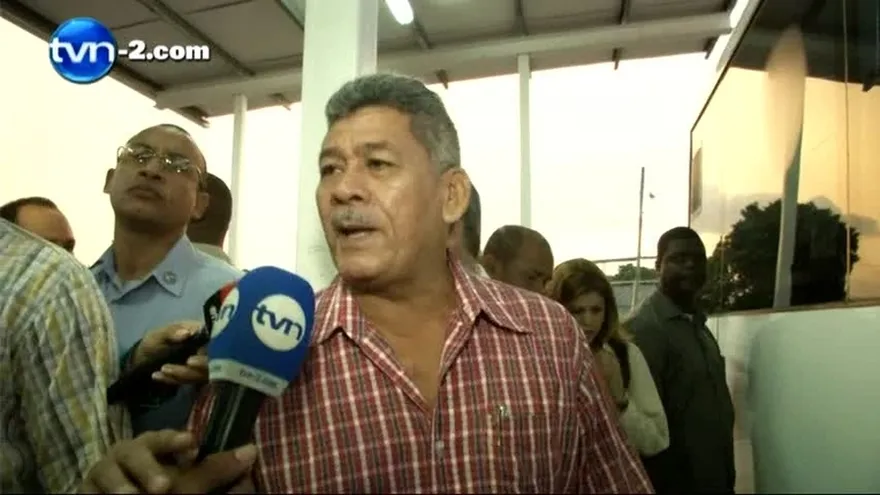 Metrobuses con llantas reencauchadas como los "diablos rojos"