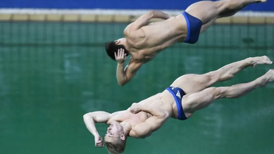 Jack Laugher y Chris Mears, sumaron 454,32 puntos al término del sexto salto.