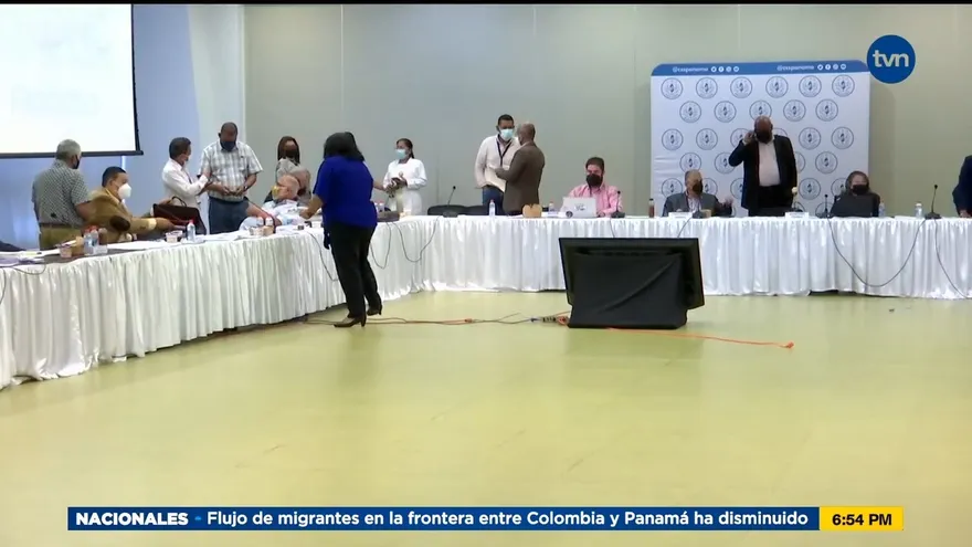 Votan en contra de aumento de dieta de directivos de la CSS