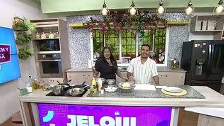 Sabores de la negra: arroz con coco y camaroncito seco con patacones