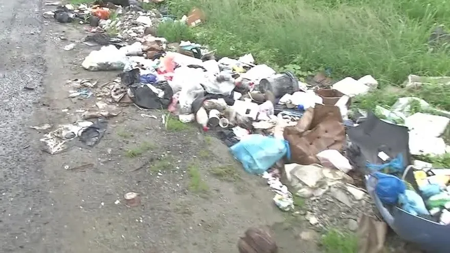 Basura en autopista Arraiján-La Chorrera y vía Centenario