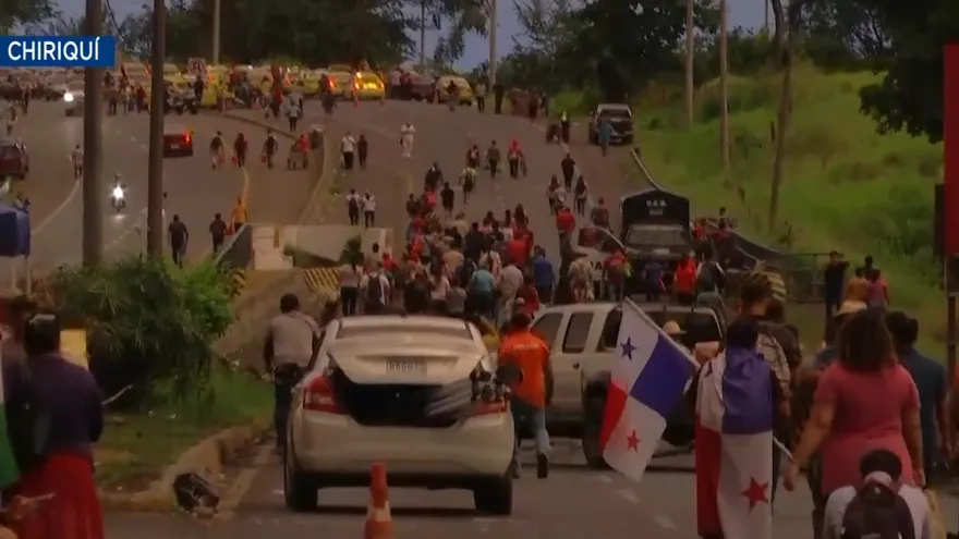 Docentes y gremios mantienen cierre sobre el río David