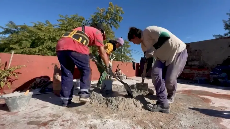 'Albañilas' de Argentina ponen manos a la obra para derribar estereotipos