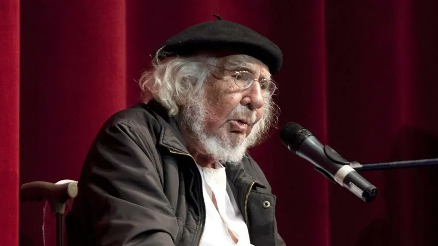 En la imagen, el poeta nicaragüense Ernesto Cardenal