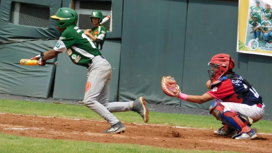 Acción del partido entre los equipos Sub 13-14 de Panamá Oeste y Veraguas