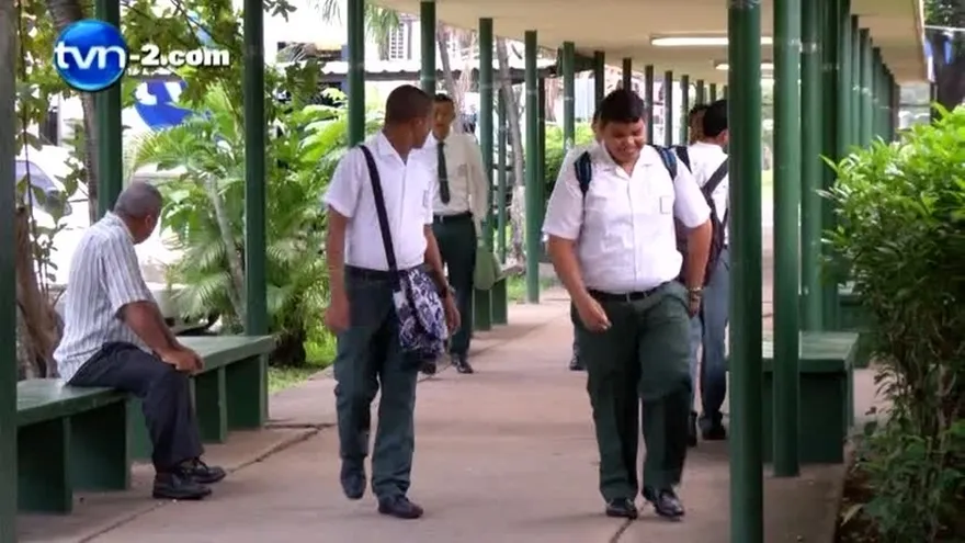 Escuelas reinician clases este lunes