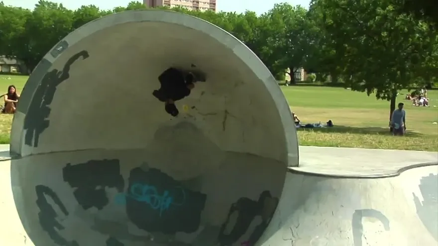 Patinaje sobre calle a trav