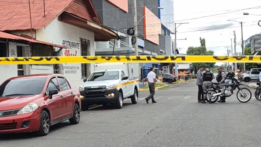 Woman Fatally Stabbed in David Restaurant; Ex-Partner Suspected in Potential Femicide