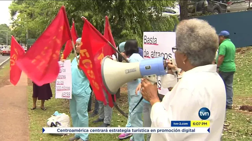 Empleados de la CSS protestan por desfalco millonario