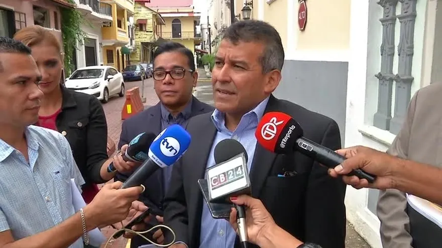 Abogados de Martinelli acude a la Cancillería de Panamá