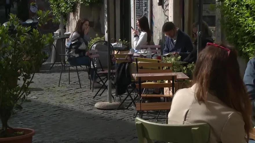 Italia reabre restaurantes, cines y museos