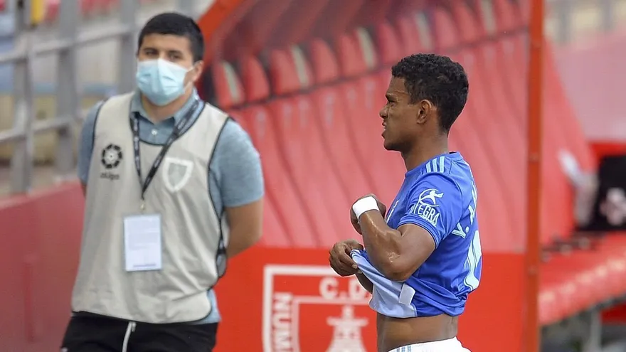 La expulsión de Édgar Yoel Bárcenas en el CD Numancia vs Real Oviedo 1-0