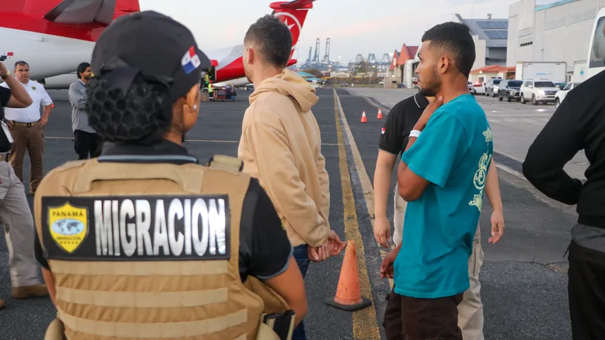 Extranjeros deportados.