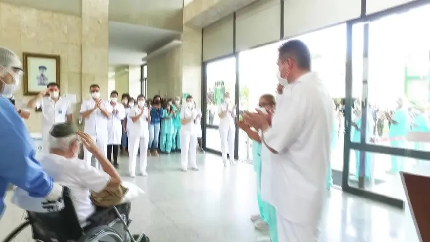 Militar de 99 años se cura del coronavirus en Brasil.
