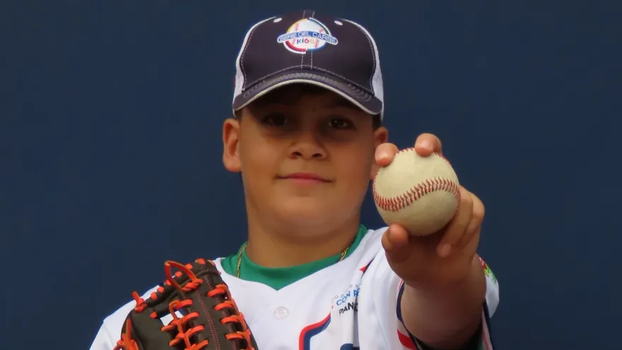 Cristian Cedeño abridor de Panamá en la Serie del Caribe KIds