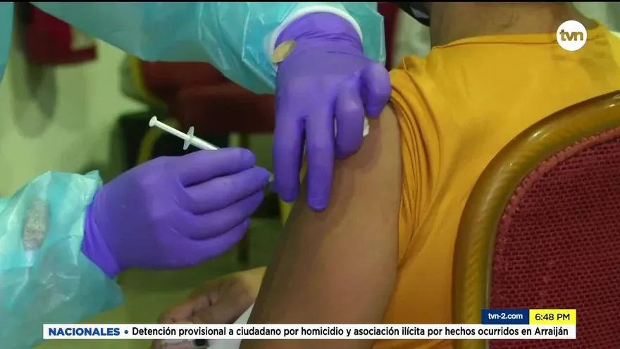 Vacunación de adultos mayores terminaría en septiembre