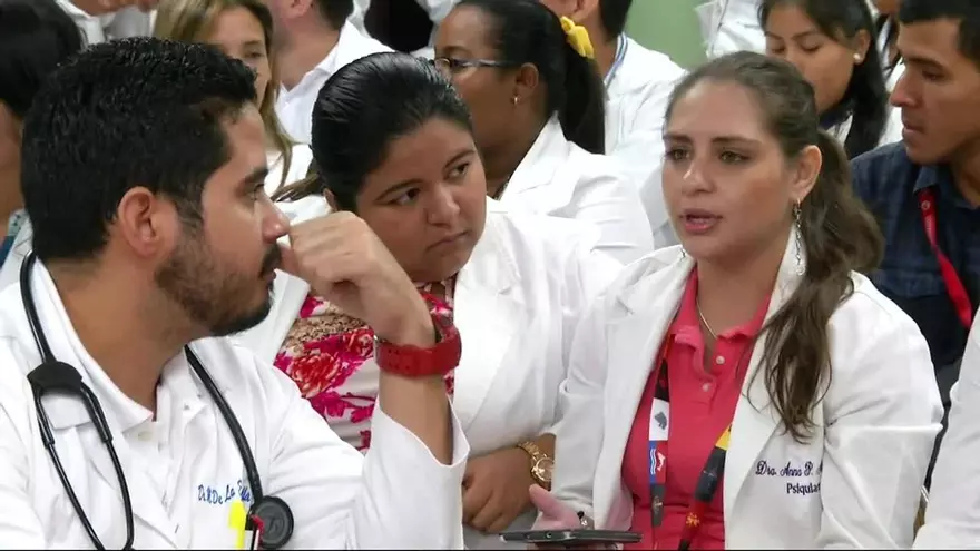 Médicos del Hospital Santo Tomás reclaman el pago de horas extras