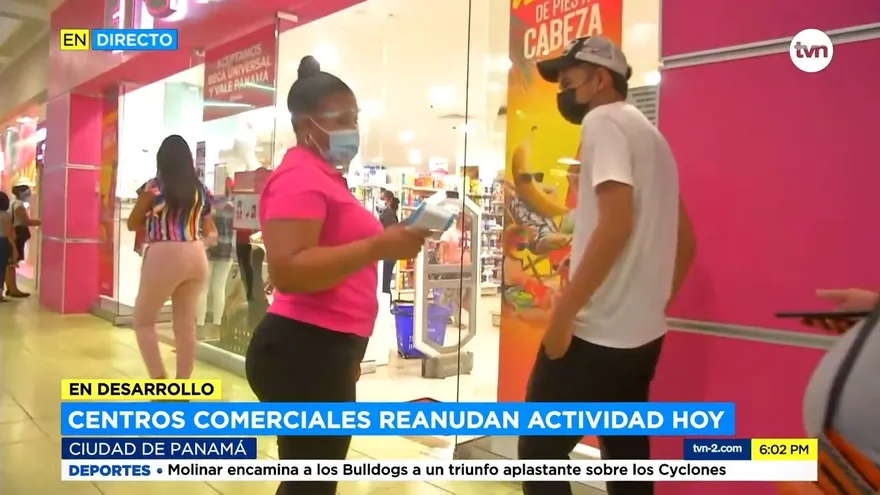 Reabren centros comerciales