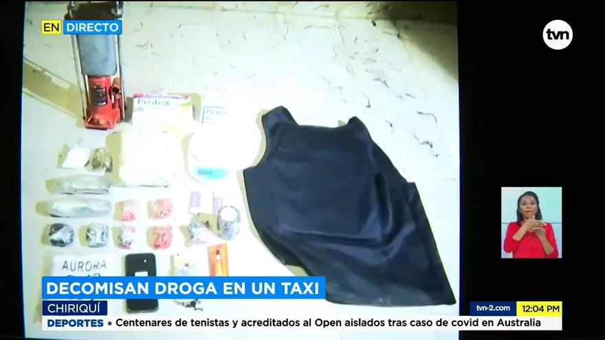 Policía Nacional decomisan droga dentro de un taxi durante un operativo en Chiriquí.
