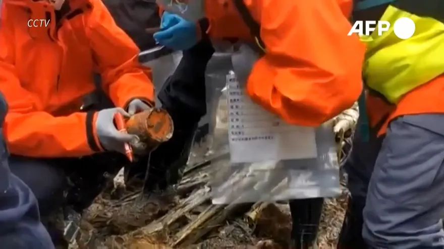 Localizan caja negra de avión que se estrelló en China