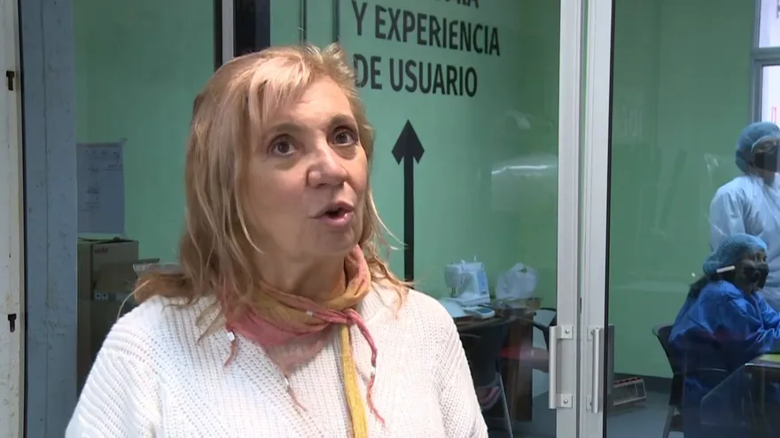 Mujeres fabrican hisopos artesanales en Uruguay