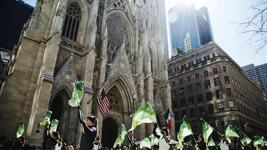 Vista general del desfile por el Día de San Patricio en Nueva York (Estados Unidos), hoy, 17 de marzo de 2017.