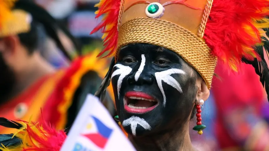 Miles de filipinos participan en diferentes festividades de tradición y religiosas, incluyendo al boxeador Manny Pacquiao.