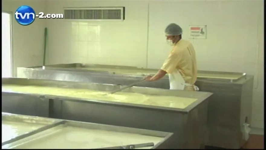 Minsa llama la atención de dos empresas productoras de queso