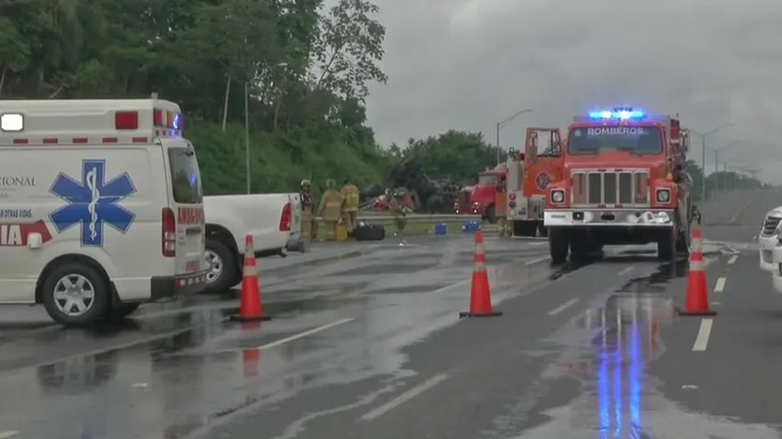 Cierre en Autopista Arraiján–La Chorrera tras vuelco y derrame de combustible