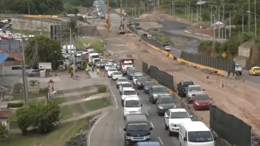 Familias viajan al interior por el fin de vacaciones escolares