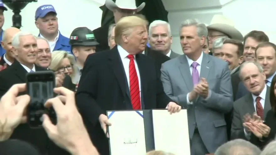 Trump firma el T-MEC, el nuevo tratado comercial con México y Canadá