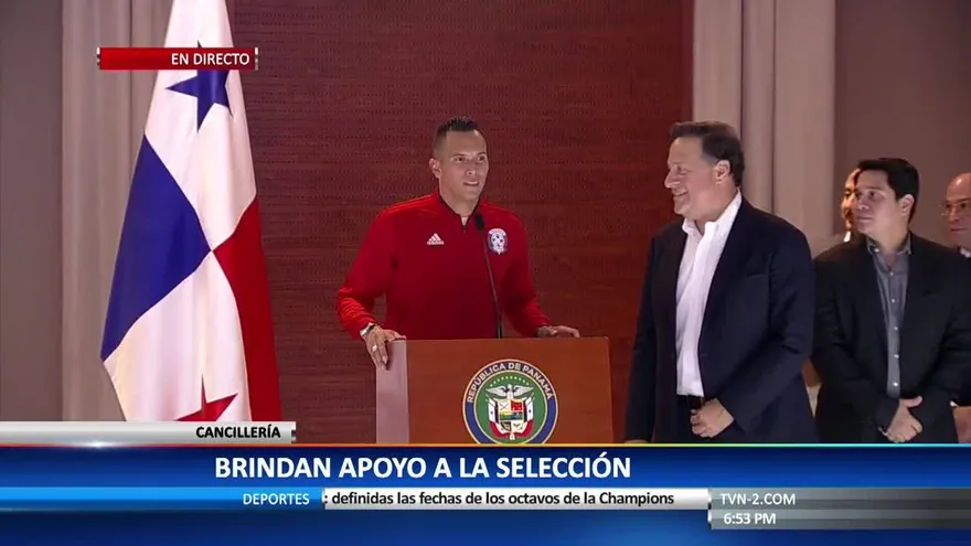 Jugadores de la selección reciben reconocimiento del presidente Varela