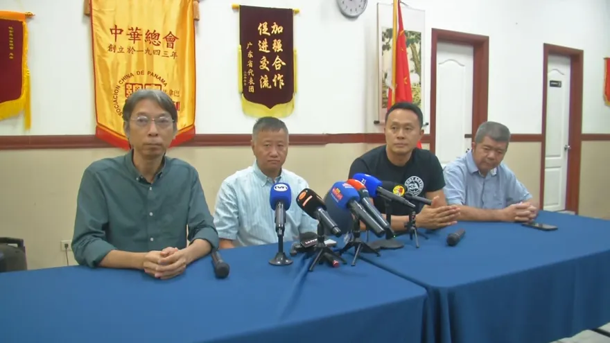 La demolición del monumento de la presencia china en Panamá, ubicado en el Parque Mirador del puente de las Américas, ha generado profundo rechazo e indignación dentro de la comunidad chino-panameña, que considera el hecho como la pérdida de un símbolo histórico que representa más de 170 años de aporte al país.