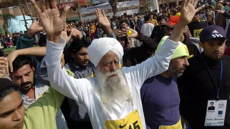 Fauja Singh el maratonista más longevo del mundo
