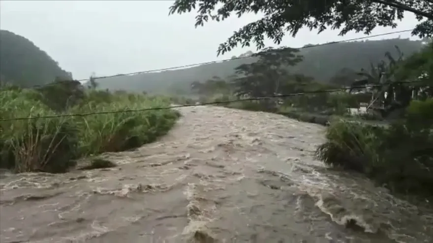 Río Caldera amenaza con salirse de su cauce