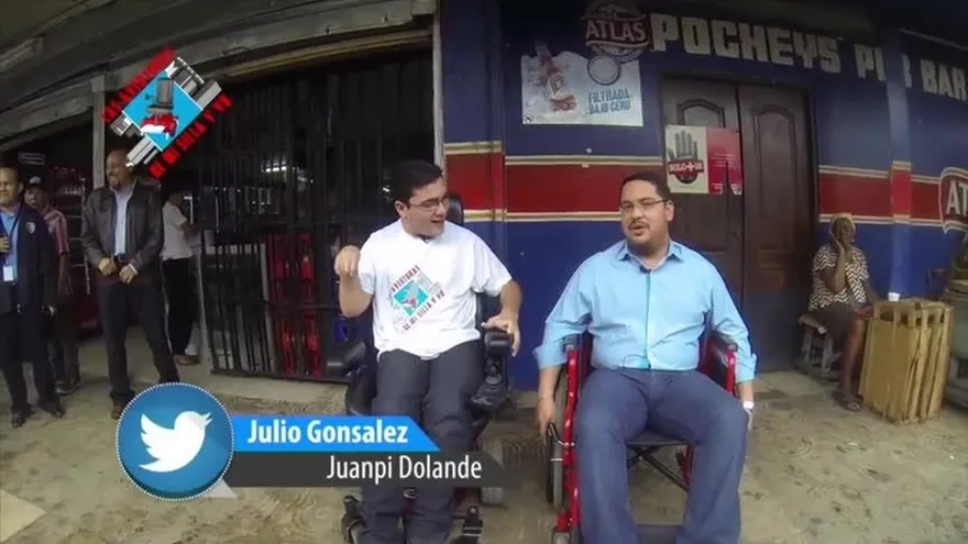 Director del Tránsito y Juanpi recorren Calidonia en sillas de ruedas