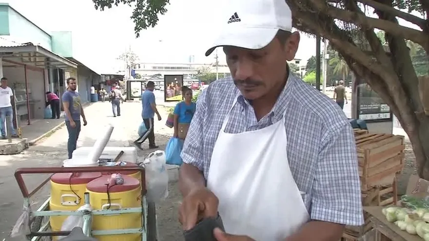 Desalojan a vendedores ambulantes