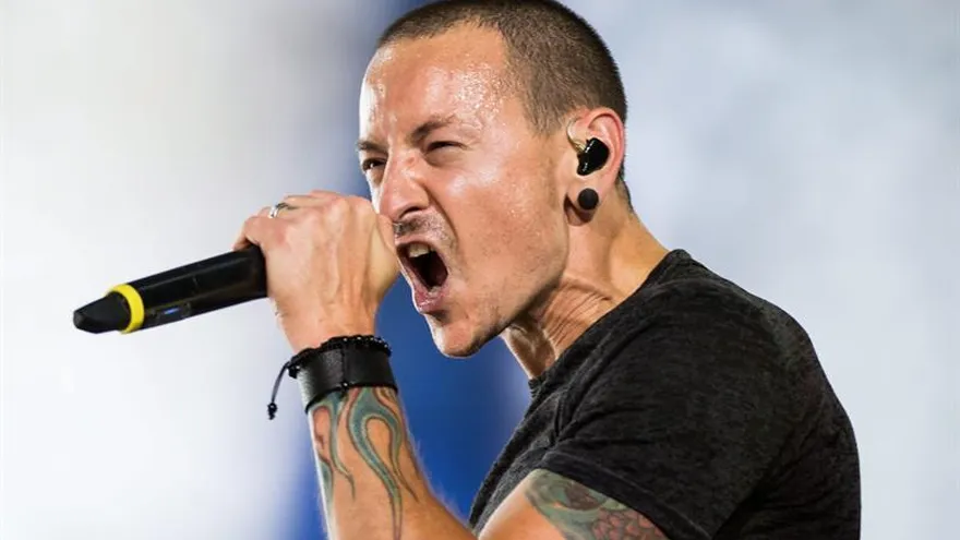 Chester Bennington, vocalista de la banda estadounidense Linkin Park.