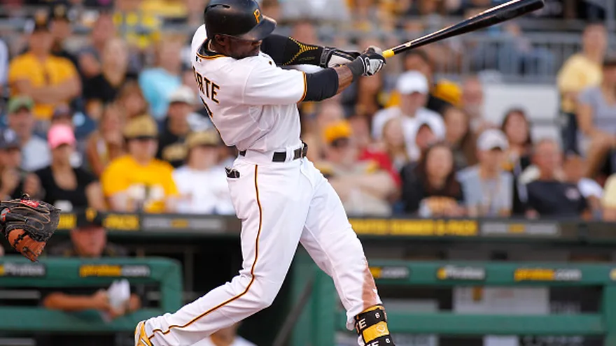 Starling Marte al momento de pegar el jonrón