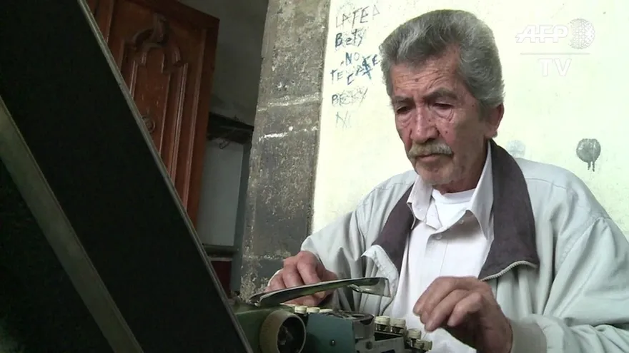 Los escribientes en México se aferran al oficio